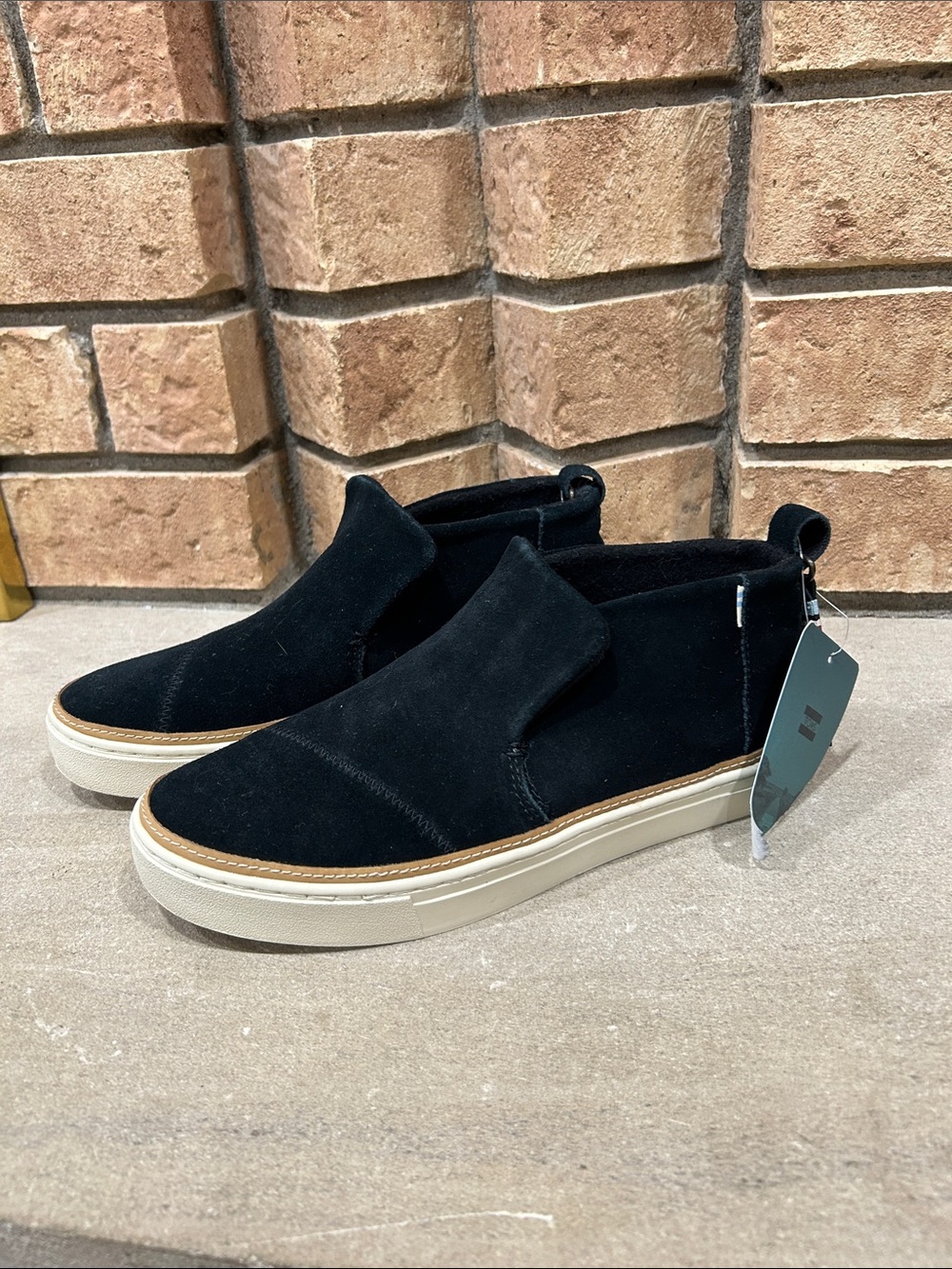Tom’s Slip-On Sneakers black Suede Women’s size 8.5